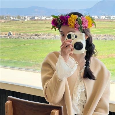 绿衣女子